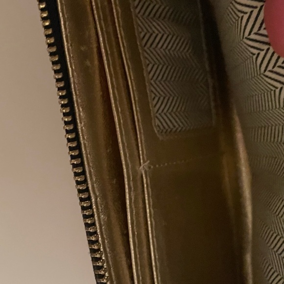 ❌SOLD❌ EUC Beautiful Steve Madden Large Fall Tan Beige & Gold Logo Zipper Wallet - Picture 6 of 14
